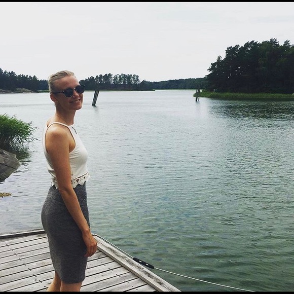 Divided (H&M) crop top - Picture 3 of 3